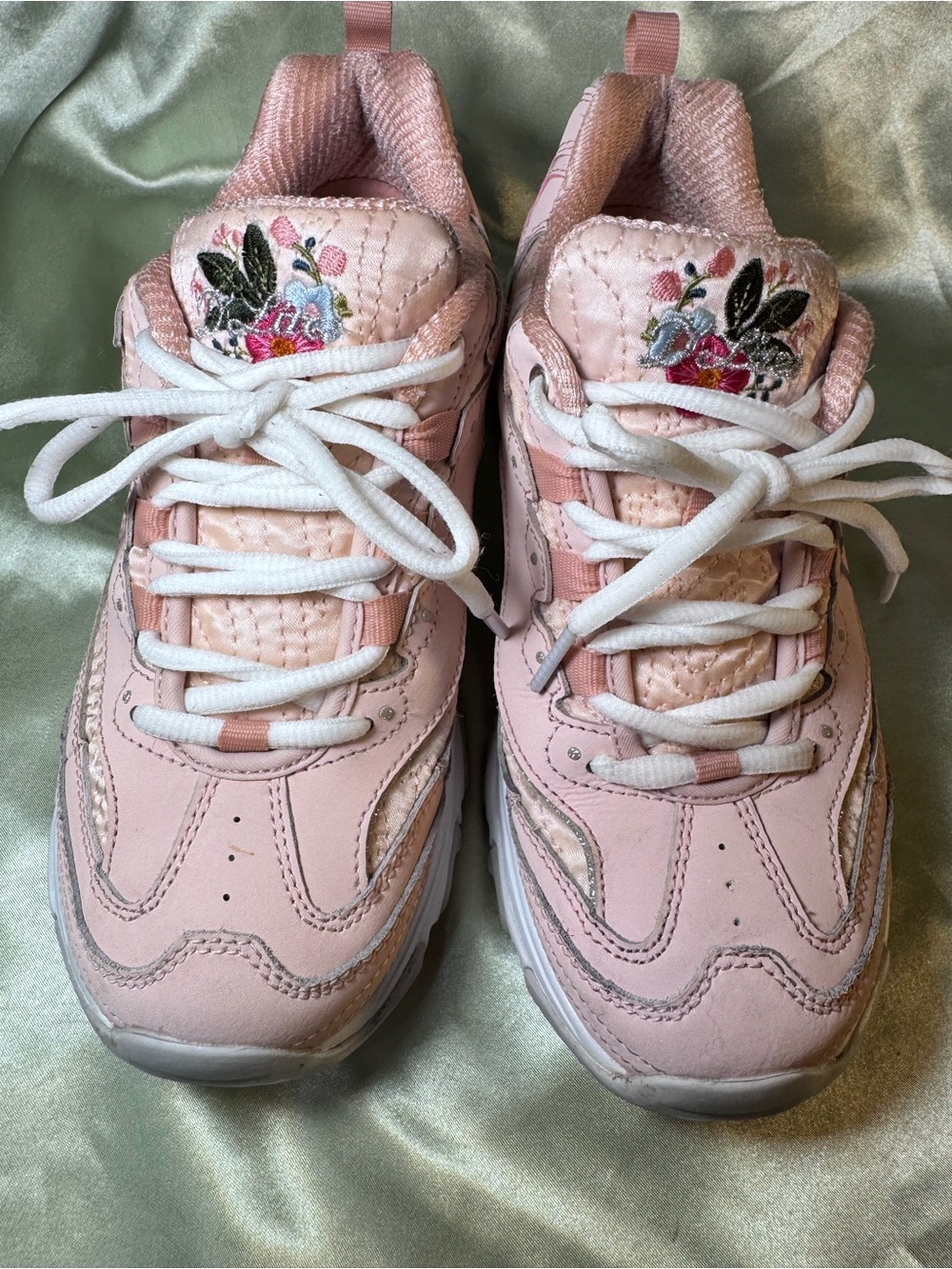 Skechers D'Lites Pink Floral Embroidered Sneaker w/ Sparkle Rhinestones size 7.5
